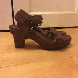 Frye Savannah Buckle 2 piece leather wooden sandals, 7.5